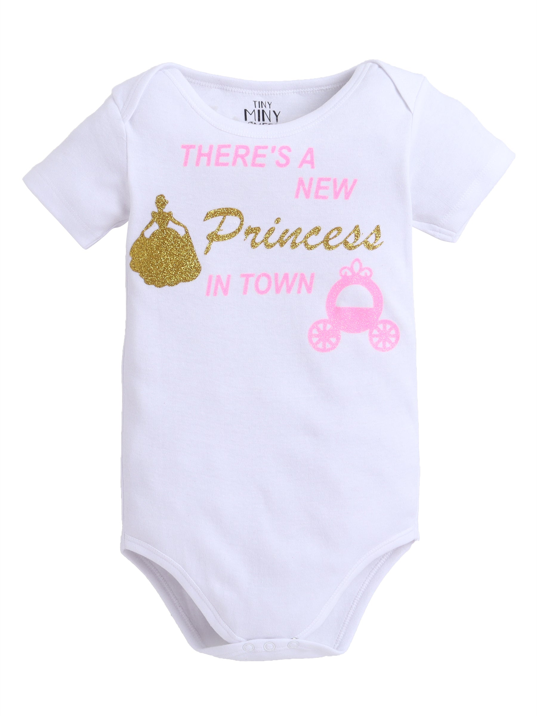 Fit for royalty, this adorable pink and gold baby set announces your little one’s arrival in true princess style!