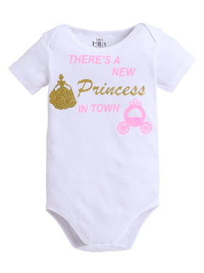 Fit for royalty, this adorable pink and gold baby set announces your little one’s arrival in true princess style!