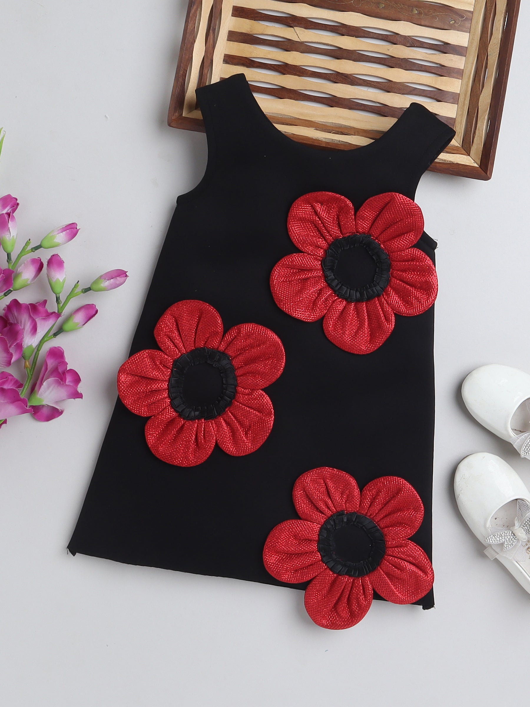 TINY MINY MEE Sleeveless Floral Applique Detailed Dress - Black
