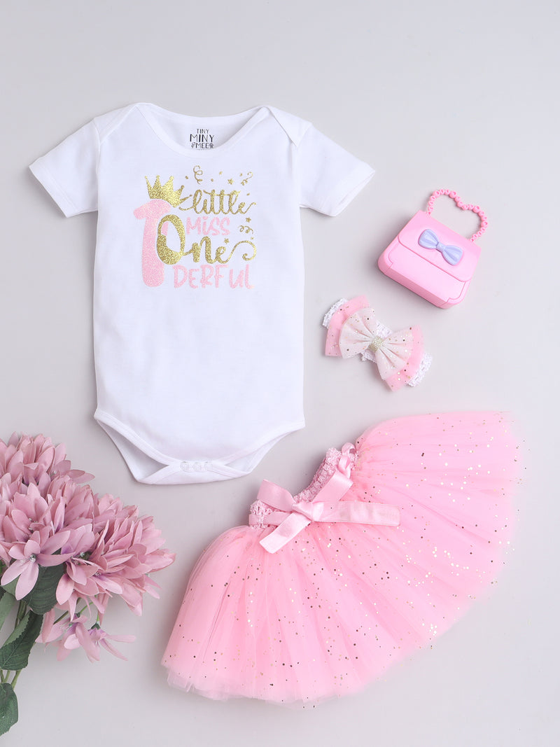 TINY MINY MEE Half Sleeves Text Printed Onesie With Net Tutu Skirt & Bow